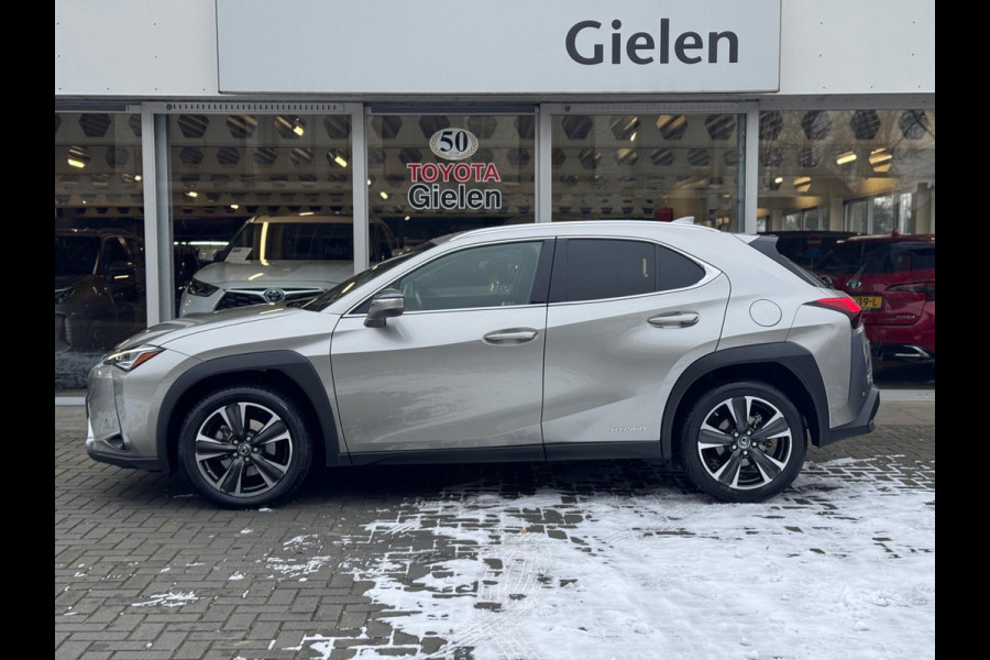 Lexus UX 250h Preference Line | Dodehoekherkenning, 18 inch, Stoel + Stuurverwarming, Parkeersensoren, Apple CarPlay/Android Auto