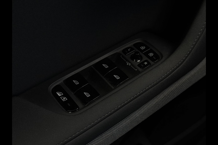 Polestar 2 Long Range Dual Motor AWD | Trekhaak | Panorama | 360 Camera | Harman Kardon |