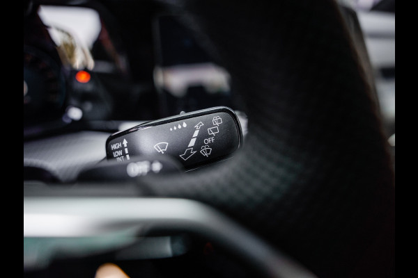 Volkswagen Golf 1.5 eTSI R-Line Business