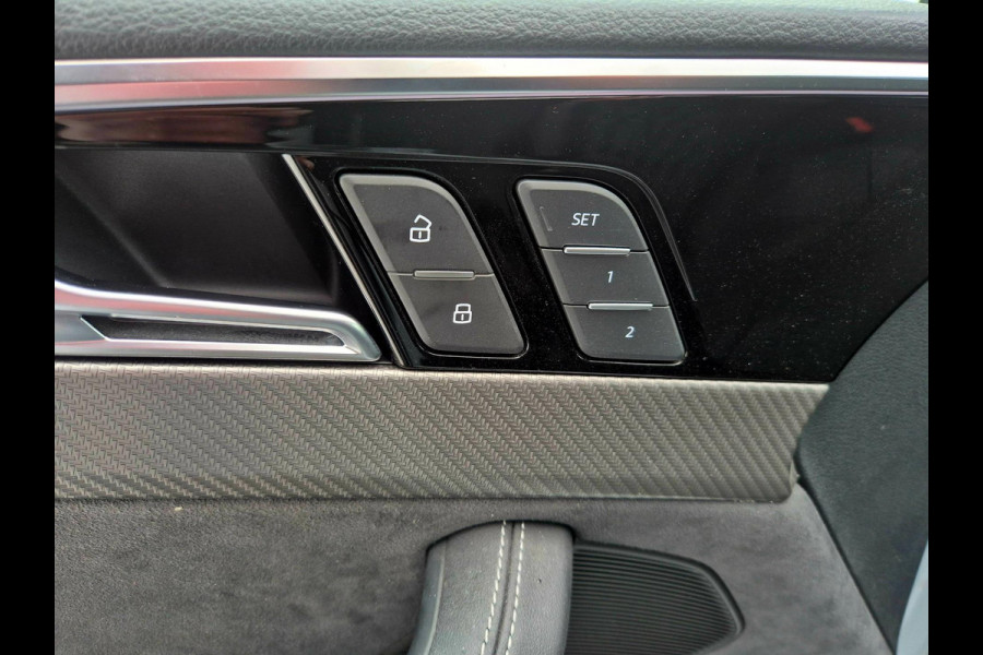 Audi A4 Avant 2.9 TFSI RS 4 quattro panodak . Head up