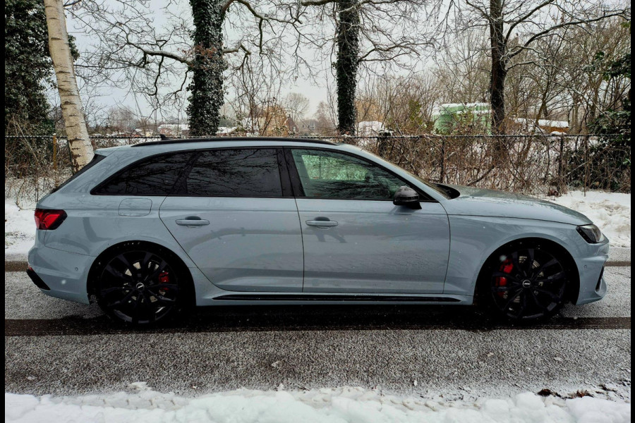 Audi A4 Avant 2.9 TFSI RS 4 quattro panodak . Head up