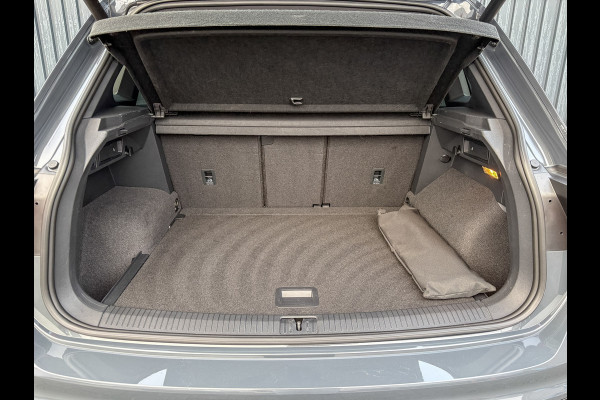 Volkswagen Tiguan 1.5 TSI R-Line Business+ | Harman/Kardon | 20'' | Trekhaak wegkl. | Elk. A-klep | IQ Light | Prijs Rijklaar!!