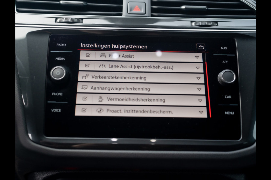 Volkswagen Tiguan 1.5 TSI R-Line Business+ | Harman/Kardon | 20'' | Trekhaak wegkl. | Elk. A-klep | IQ Light | Prijs Rijklaar!!
