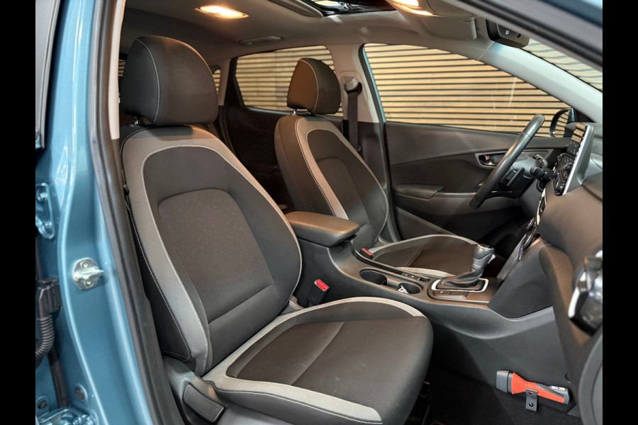 Hyundai Kona 1.6 GDI HEV Fashion Sky Automaat | Schuif/kanteldak | Carplay | Camera | HUD | Keyless