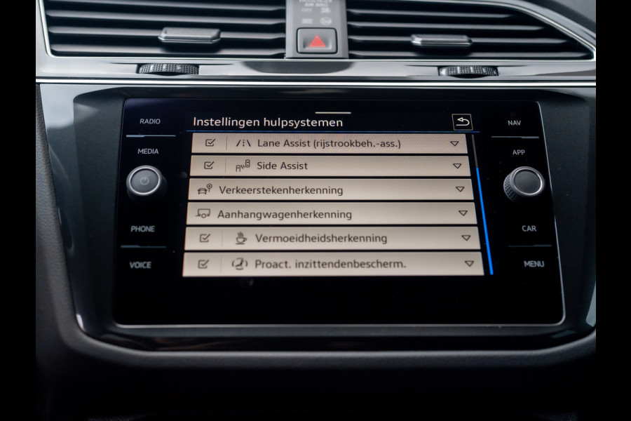 Volkswagen Tiguan 1.5 TSI R-Line Business+ | Trekhaak wegkl. | 20'' | Side Assist | Elk. A-klep | IQ Light | Prijs Rijklaar!!