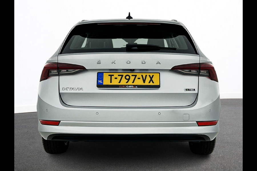 Škoda Octavia Combi 1.5 e-TSI DSG Style | Navigatie | Climate Control | Parkeer Sensoren | Camera | DAB | Cruise control | Lichtmetalen Velgen | Keyless
