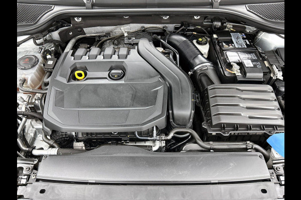 Škoda Octavia Combi 1.5 e-TSI DSG Style | Navigatie | Climate Control | Parkeer Sensoren | Camera | DAB | Cruise control | Lichtmetalen Velgen | Keyless
