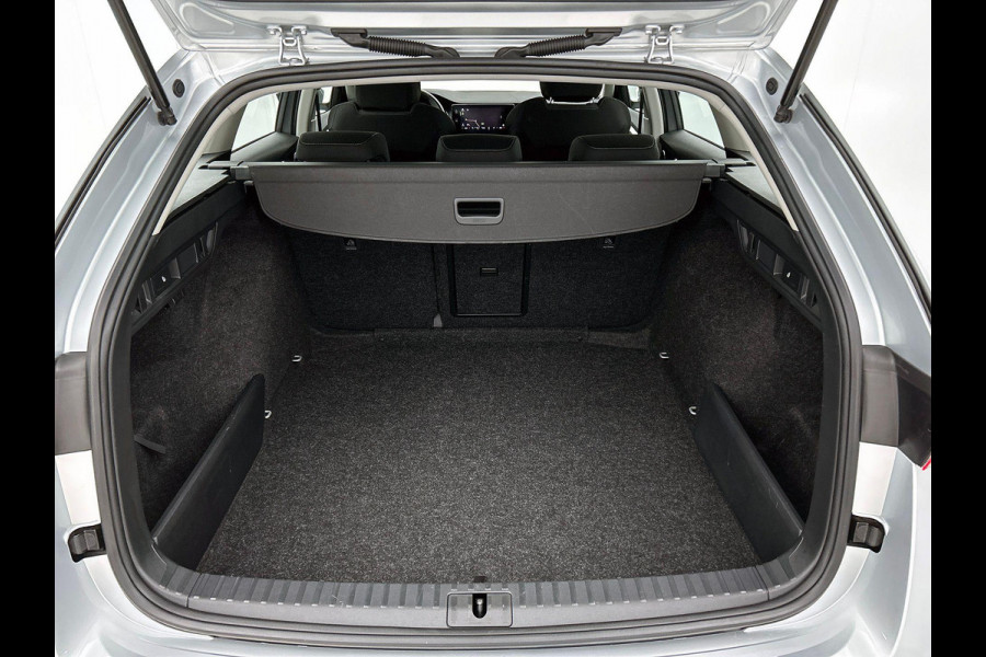 Škoda Octavia Combi 1.5 e-TSI DSG Style | Navigatie | Climate Control | Parkeer Sensoren | Camera | DAB | Cruise control | Lichtmetalen Velgen | Keyless