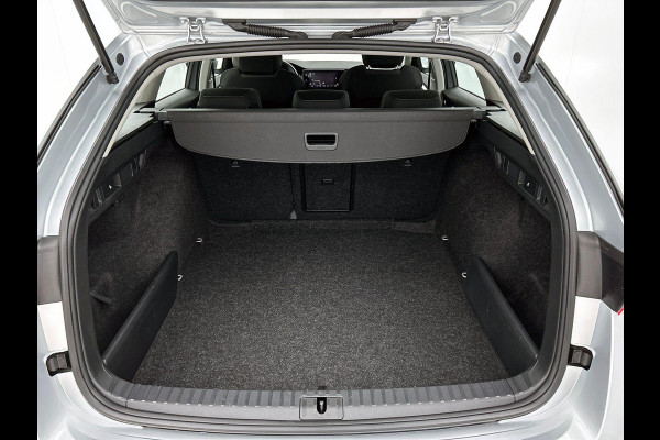 Škoda Octavia Combi 1.5 e-TSI DSG Style | Navigatie | Climate Control | Parkeer Sensoren | Camera | DAB | Cruise control | Lichtmetalen Velgen | Keyless