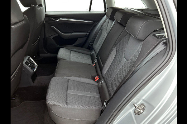 Škoda Octavia Combi 1.5 e-TSI DSG Style | Navigatie | Climate Control | Parkeer Sensoren | Camera | DAB | Cruise control | Lichtmetalen Velgen | Keyless