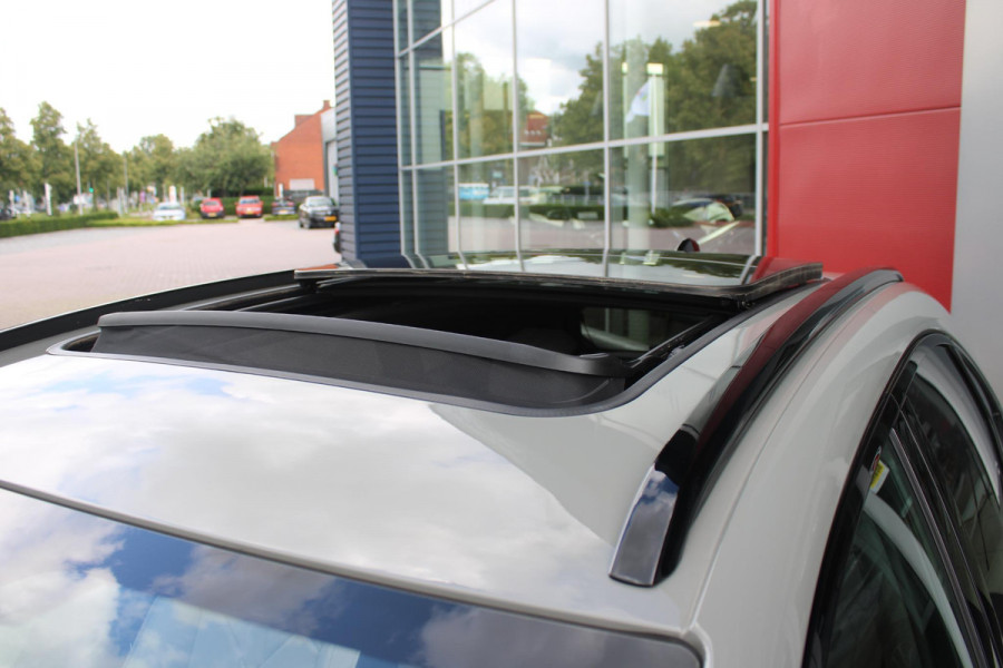 DS 7 E-Tense 300PK 4x4 ESPRIT DE VOYAGE | PANORAMISCH SCHUIF/KANTEL DAK | VOORRUITRAND/STUUR VERWARMING | VOLLEDIG LEDEREN BEKLEDING | LICHTMETALEN VELGEN 19" | ELEKTRISCH BEDIENBARE ACHTERKLEP | NIGHT VISION | DODEHOEK DETECTIE | ELEKTRISCH BEDIENBARE VOORSTOELEN MET MASSAGE FUNCTIE | ADAPTIVE CRUISE CONTROL | 360° CAMERA | KEYLESS ENTRY/START | FULL OPTION! | STOEL VENTILATIE | FOCAL ELECTRA | SFEER VERLICHTING | DRAADLOZE APPLE CARPLAY/ANDROID AUTO | NAVIGATIE | PARKEERSENSOREN VOOR EN ACHTER |