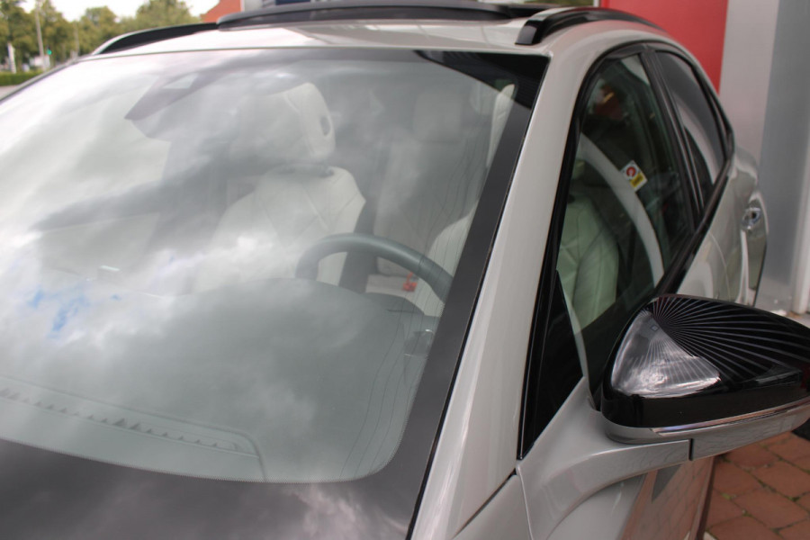 DS 7 E-Tense 300PK 4x4 ESPRIT DE VOYAGE | PANORAMISCH SCHUIF/KANTEL DAK | VOORRUITRAND/STUUR VERWARMING | VOLLEDIG LEDEREN BEKLEDING | LICHTMETALEN VELGEN 19" | ELEKTRISCH BEDIENBARE ACHTERKLEP | NIGHT VISION | DODEHOEK DETECTIE | ELEKTRISCH BEDIENBARE VOORSTOELEN MET MASSAGE FUNCTIE | ADAPTIVE CRUISE CONTROL | 360° CAMERA | KEYLESS ENTRY/START | FULL OPTION! | STOEL VENTILATIE | FOCAL ELECTRA | SFEER VERLICHTING | DRAADLOZE APPLE CARPLAY/ANDROID AUTO | NAVIGATIE | PARKEERSENSOREN VOOR EN ACHTER |