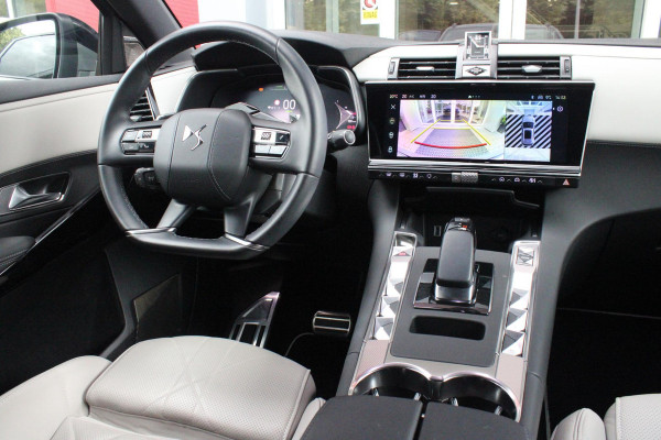 DS 7 E-Tense 300PK 4x4 ESPRIT DE VOYAGE | PANORAMISCH SCHUIF/KANTEL DAK | VOORRUITRAND/STUUR VERWARMING | VOLLEDIG LEDEREN BEKLEDING | LICHTMETALEN VELGEN 19" | ELEKTRISCH BEDIENBARE ACHTERKLEP | NIGHT VISION | DODEHOEK DETECTIE | ELEKTRISCH BEDIENBARE VOORSTOELEN MET MASSAGE FUNCTIE | ADAPTIVE CRUISE CONTROL | 360° CAMERA | KEYLESS ENTRY/START | FULL OPTION! | STOEL VENTILATIE | FOCAL ELECTRA | SFEER VERLICHTING | DRAADLOZE APPLE CARPLAY/ANDROID AUTO | NAVIGATIE | PARKEERSENSOREN VOOR EN ACHTER |