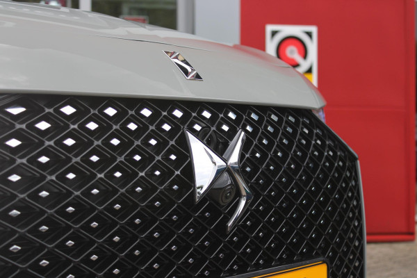 DS 7 E-Tense 300PK 4x4 ESPRIT DE VOYAGE | PANORAMISCH SCHUIF/KANTEL DAK | VOORRUITRAND/STUUR VERWARMING | VOLLEDIG LEDEREN BEKLEDING | LICHTMETALEN VELGEN 19" | ELEKTRISCH BEDIENBARE ACHTERKLEP | NIGHT VISION | DODEHOEK DETECTIE | ELEKTRISCH BEDIENBARE VOORSTOELEN MET MASSAGE FUNCTIE | ADAPTIVE CRUISE CONTROL | 360° CAMERA | KEYLESS ENTRY/START | FULL OPTION! | STOEL VENTILATIE | FOCAL ELECTRA | SFEER VERLICHTING | DRAADLOZE APPLE CARPLAY/ANDROID AUTO | NAVIGATIE | PARKEERSENSOREN VOOR EN ACHTER |