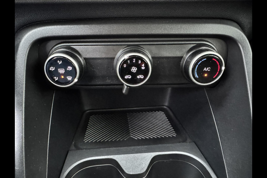 Citroën C3 1.2 Turbo 100pk Trekhaak Adaptieve cruise Airco Apple / Android DAB 4 Seizoenen banden