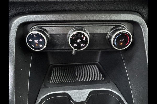 Citroën C3 1.2 Turbo 100pk Trekhaak Adaptieve cruise Airco Apple / Android DAB 4 Seizoenen banden