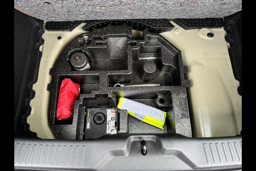 Citroën C3 1.2 Turbo 100pk Trekhaak Adaptieve cruise Airco Apple / Android DAB 4 Seizoenen banden