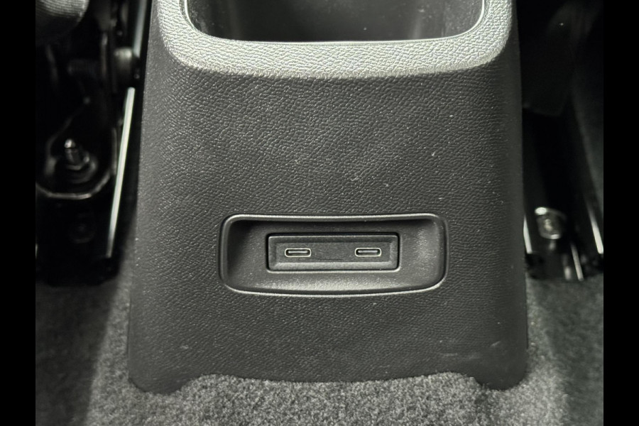 Citroën C3 1.2 Turbo 100pk Trekhaak Adaptieve cruise Airco Apple / Android DAB 4 Seizoenen banden