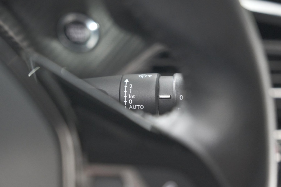 Peugeot 2008 PureTech 130 Allure | Camera | Adaptieve Cruise Control | Stoelverwarming