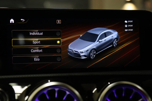 Mercedes-Benz A-Klasse 200 AMG NAP/PANO/KEYLESS/SFEER/MEMORY/VOL