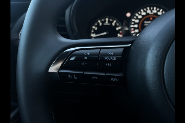 Mazda 3 2.5ltr 140pk, handbak HOMURA