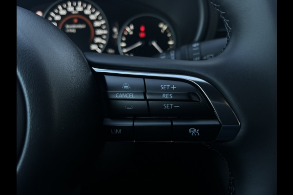 Mazda 3 2.5ltr 140pk, handbak HOMURA