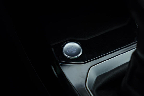 Volkswagen T-Roc 1.5 TSI R-Line Pano|Camera|Carplay|