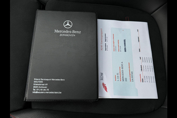 Mercedes-Benz A-Klasse 200 Business Solution 163 pk AMG styling, nieuw model, camera, sfeerverlichting, panoramadak, parelmoer wit