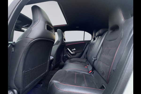 Mercedes-Benz A-Klasse 200 Business Solution 163 pk AMG styling, nieuw model, camera, sfeerverlichting, panoramadak, parelmoer wit
