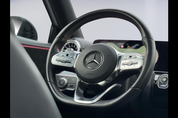 Mercedes-Benz A-Klasse 200 Business Solution 163 pk AMG styling, nieuw model, camera, sfeerverlichting, panoramadak, parelmoer wit