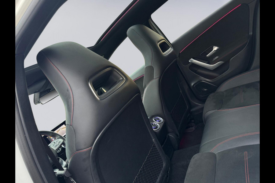 Mercedes-Benz A-Klasse 200 Business Solution 163 pk AMG styling, nieuw model, camera, sfeerverlichting, panoramadak, parelmoer wit