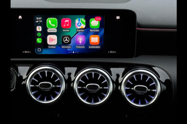 Mercedes-Benz A-Klasse 200 Business Solution 163 pk AMG styling, nieuw model, camera, sfeerverlichting, panoramadak, parelmoer wit