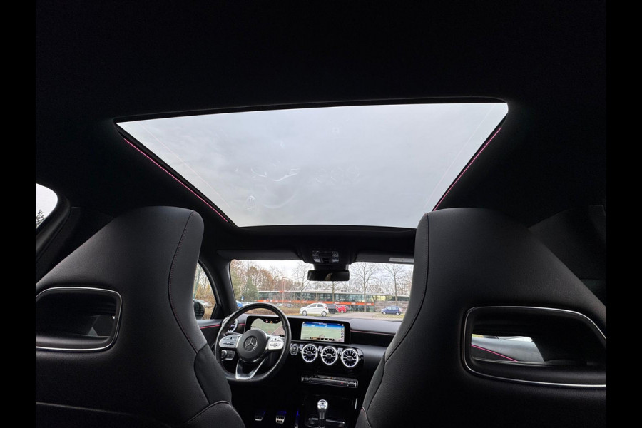 Mercedes-Benz A-Klasse 200 Business Solution 163 pk AMG styling, nieuw model, camera, sfeerverlichting, panoramadak, parelmoer wit