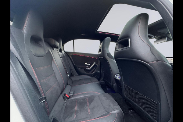 Mercedes-Benz A-Klasse 200 Business Solution 163 pk AMG styling, nieuw model, camera, sfeerverlichting, panoramadak, parelmoer wit