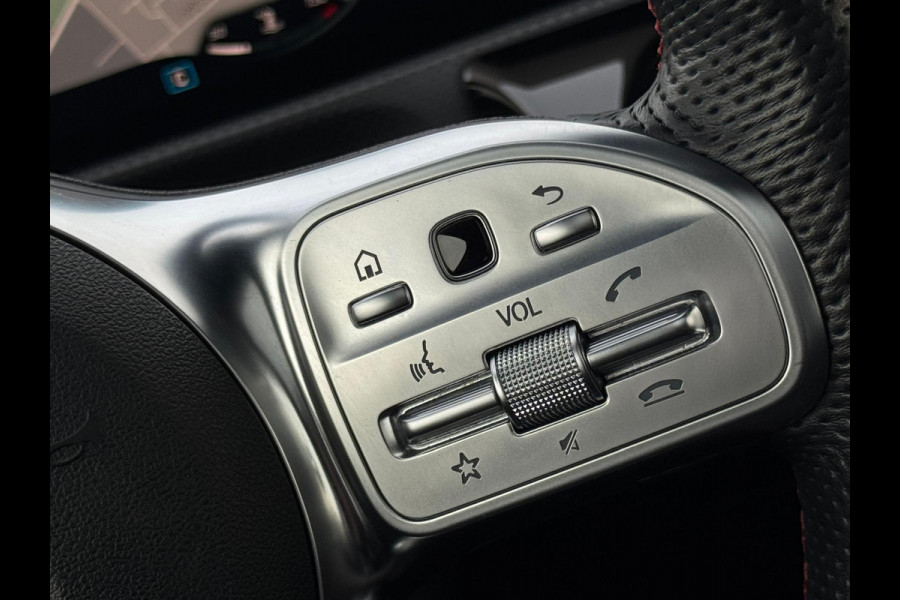 Mercedes-Benz A-Klasse 200 Business Solution 163 pk AMG styling, nieuw model, camera, sfeerverlichting, panoramadak, parelmoer wit