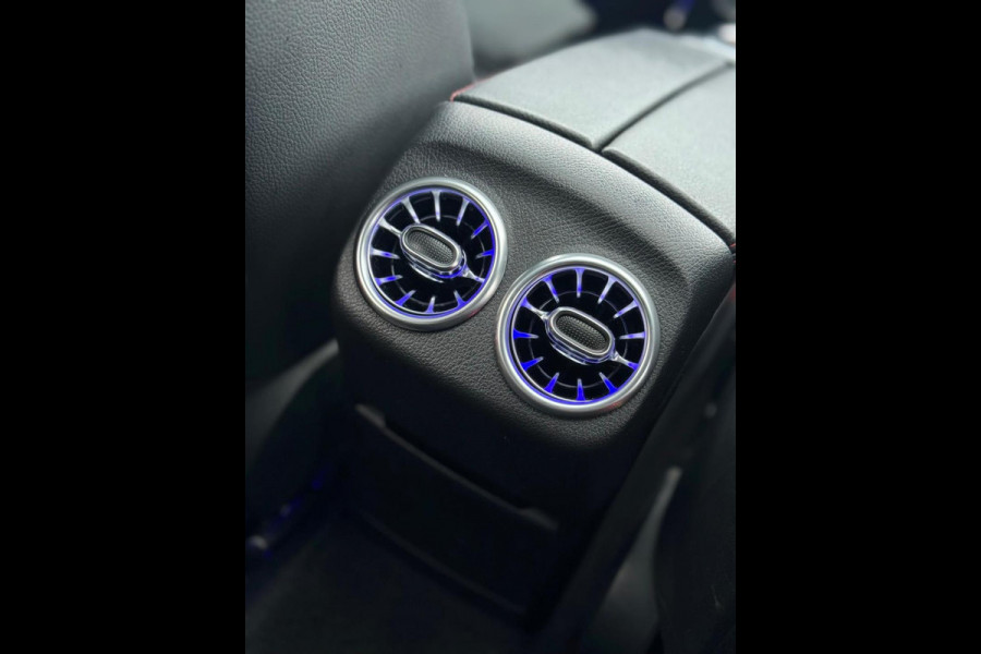 Mercedes-Benz A-Klasse 200 Business Solution 163 pk AMG styling, nieuw model, camera, sfeerverlichting, panoramadak, parelmoer wit