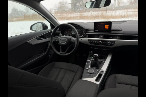 Audi A4 Avant 35 TFSI Black edition, 19 inch, 77000 km, NL auto met nationale auto pas