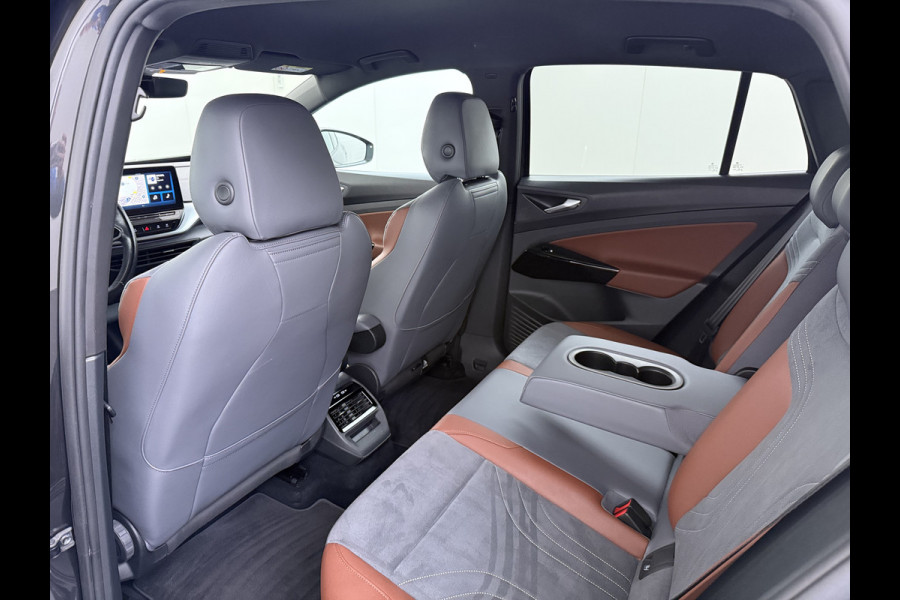 Volkswagen ID.4 204pk 1st 77kWh Trekhaak Leer/Alcantara Adap.Cruise Camera Warmtepomp Apple Carplay Android Navi Ecc Pdc-a+v Lmv 20" Stoelverwarming Led Bordherkenning Voor-Klimatisering Semi-Autopilot  Elektrisch-Wegklapbare Trekhaak App-Connect  E-sound Front-Assist Origineel Nederlandse Auto SOH 86%