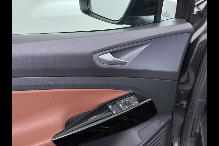 Volkswagen ID.4 204pk 1st 77kWh Trekhaak Leer/Alcantara Adap.Cruise Camera Warmtepomp Apple Carplay Android Navi Ecc Pdc-a+v Lmv 20" Stoelverwarming Led Bordherkenning Voor-Klimatisering Semi-Autopilot  Elektrisch-Wegklapbare Trekhaak App-Connect  E-sound Front-Assist Origineel Nederlandse Auto SOH 86%