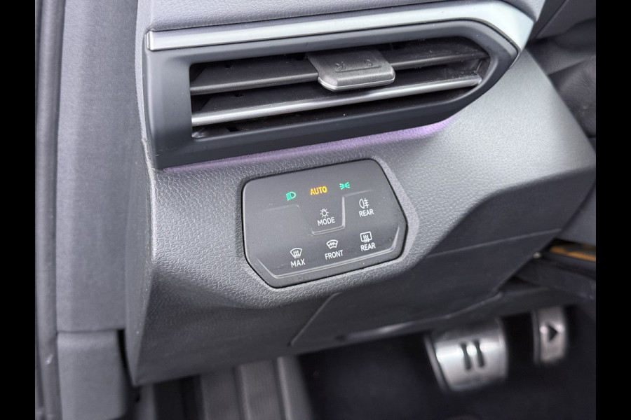 Volkswagen ID.4 204pk 1st 77kWh Trekhaak Leer/Alcantara Adap.Cruise Camera Warmtepomp Apple Carplay Android Navi Ecc Pdc-a+v Lmv 20" Stoelverwarming Led Bordherkenning Voor-Klimatisering Semi-Autopilot  Elektrisch-Wegklapbare Trekhaak App-Connect  E-sound Front-Assist Origineel Nederlandse Auto SOH 86%
