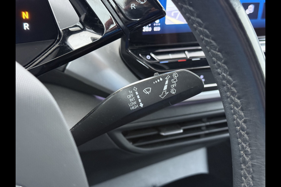 Volkswagen ID.4 204pk 1st 77kWh Trekhaak Leer/Alcantara Adap.Cruise Camera Warmtepomp Apple Carplay Android Navi Ecc Pdc-a+v Lmv 20" Stoelverwarming Led Bordherkenning Voor-Klimatisering Semi-Autopilot  Elektrisch-Wegklapbare Trekhaak App-Connect  E-sound Front-Assist Origineel Nederlandse Auto SOH 86%