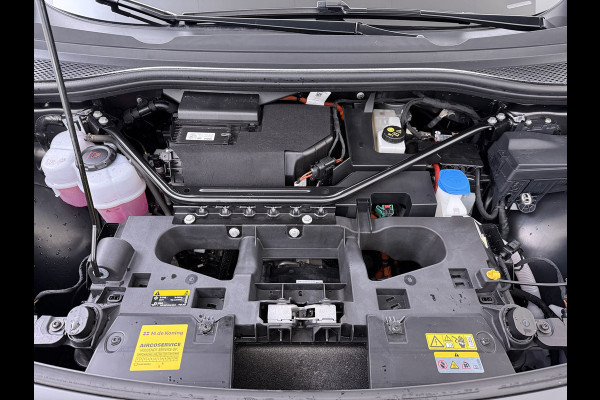 Volkswagen ID.4 204pk 1st 77kWh Trekhaak Leer/Alcantara Adap.Cruise Camera Warmtepomp Apple Carplay Android Navi Ecc Pdc-a+v Lmv 20" Stoelverwarming Led Bordherkenning Voor-Klimatisering Semi-Autopilot  Elektrisch-Wegklapbare Trekhaak App-Connect  E-sound Front-Assist Origineel Nederlandse Auto SOH 86%