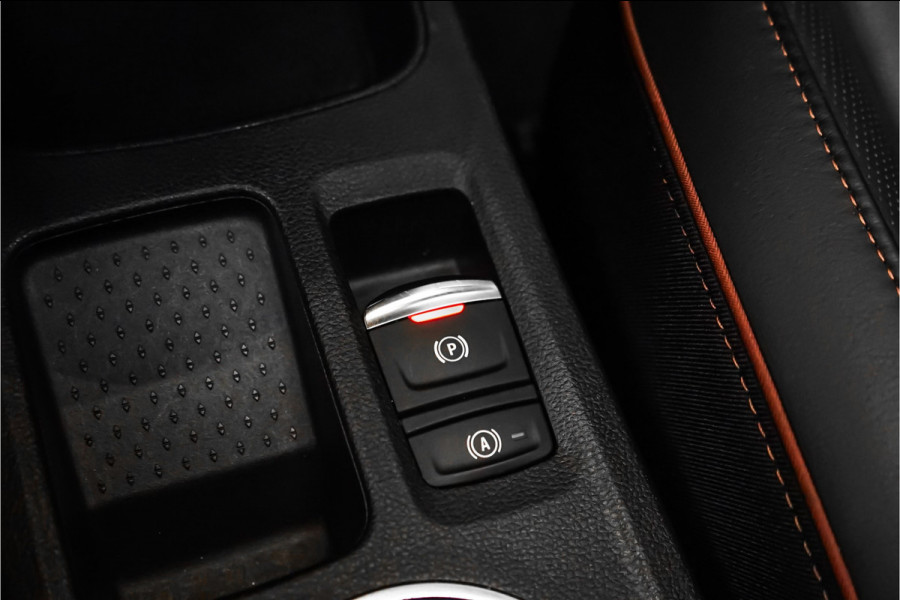 Renault Captur 1.6 E-Tech Plug-in Hybrid 160 Initiale Paris Leder Bose Trekhaak ACC Stoelverw