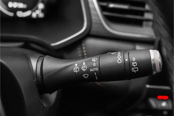 Renault Captur 1.6 E-Tech Plug-in Hybrid 160 Initiale Paris Leder Bose Trekhaak ACC Stoelverw