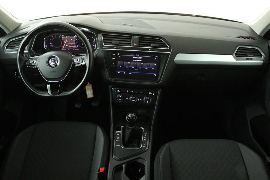 Volkswagen Tiguan 1.5 TSI Comfortline (CAMERA, DIGITALE COCKPIT, NAVIGATIE CARPLAY, CRUISE ADAPTIEF, PARKEERSENSOREN)