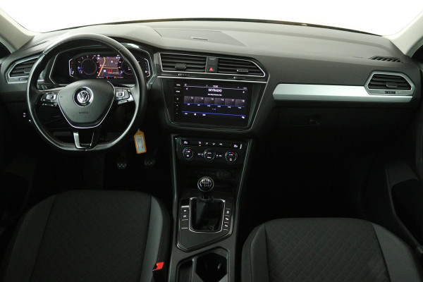 Volkswagen Tiguan 1.5 TSI Comfortline (CAMERA, DIGITALE COCKPIT, NAVIGATIE CARPLAY, CRUISE ADAPTIEF, PARKEERSENSOREN)