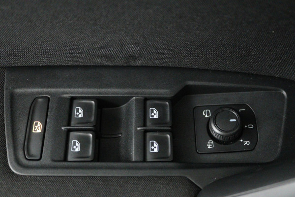 Volkswagen Tiguan 1.5 TSI Comfortline (CAMERA, DIGITALE COCKPIT, NAVIGATIE CARPLAY, CRUISE ADAPTIEF, PARKEERSENSOREN)