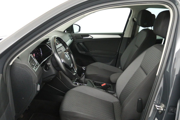 Volkswagen Tiguan 1.5 TSI Comfortline (CAMERA, DIGITALE COCKPIT, NAVIGATIE CARPLAY, CRUISE ADAPTIEF, PARKEERSENSOREN)