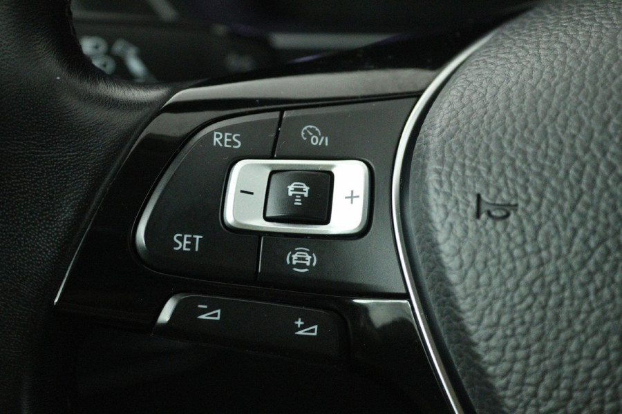 Volkswagen Tiguan 1.5 TSI Comfortline (CAMERA, DIGITALE COCKPIT, NAVIGATIE CARPLAY, CRUISE ADAPTIEF, PARKEERSENSOREN)