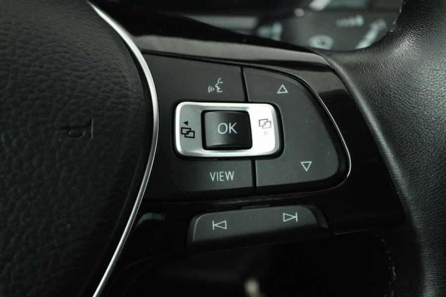 Volkswagen Tiguan 1.5 TSI Comfortline (CAMERA, DIGITALE COCKPIT, NAVIGATIE CARPLAY, CRUISE ADAPTIEF, PARKEERSENSOREN)